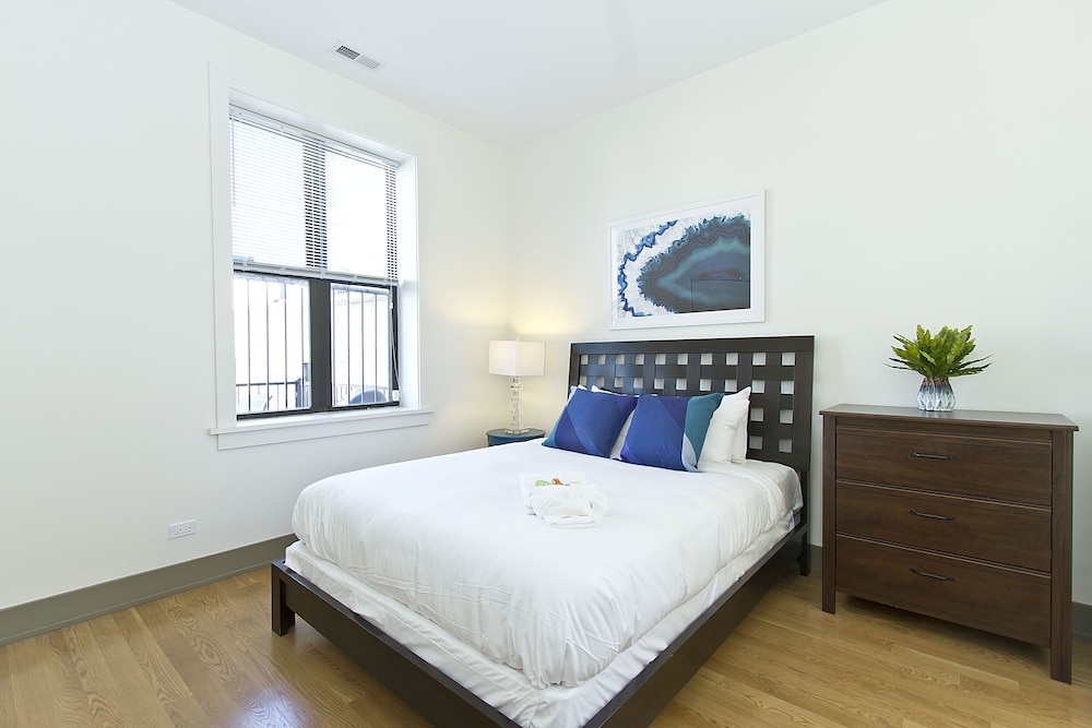Vibrant 2BR in Wrigleyville by Sonder - photo 8