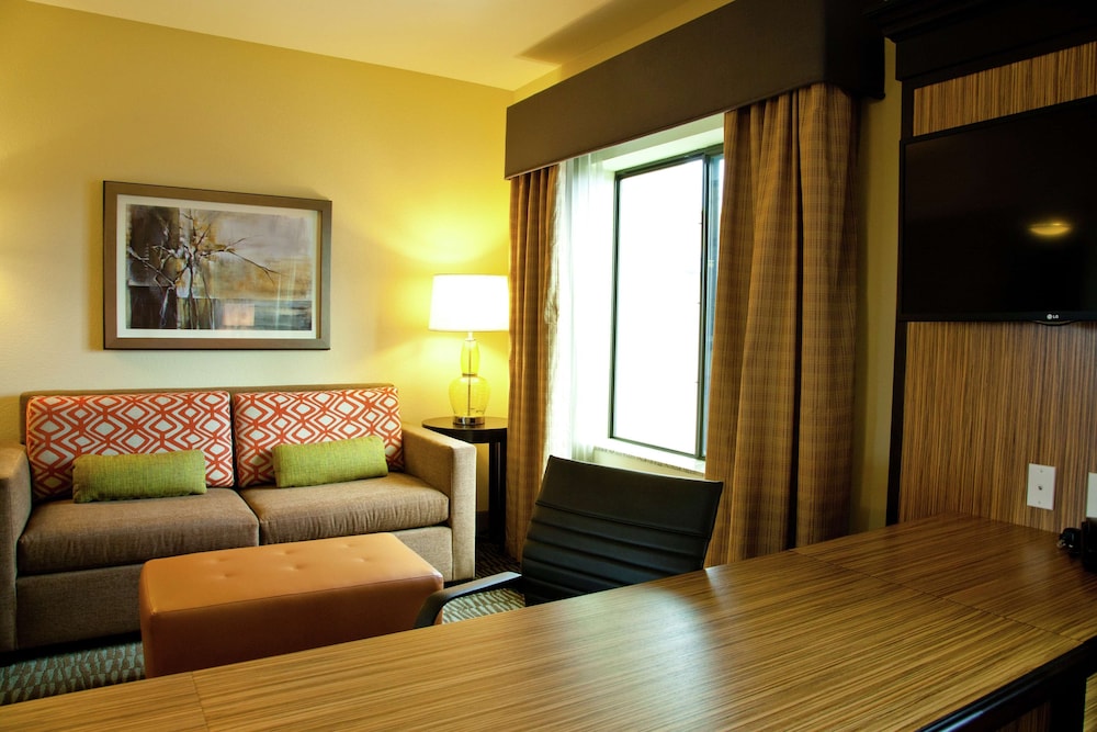 Hampton Inn & Suites Salinas - photo 9