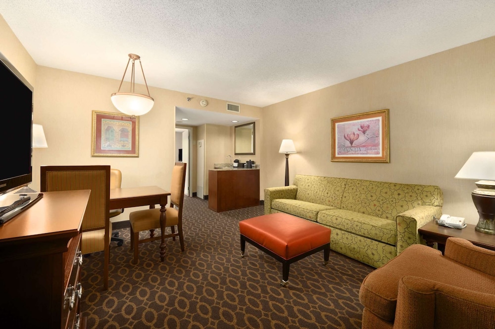 Embassy Suites by Hilton Atlanta Airport - photo 18