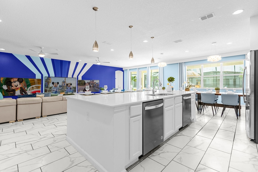 15br Mansion w Private Pool BBQ and Netflix Kissimmee - photo 18