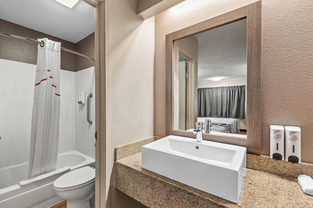 Red Roof Inn Columbus West Hilliard - photo 30