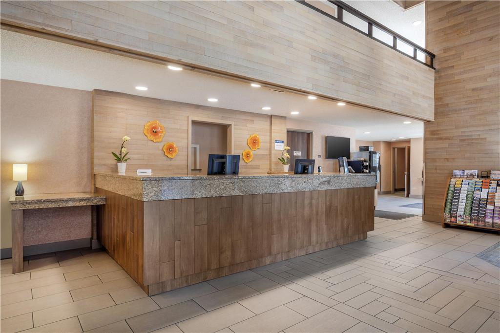 Best Western Plus Oak Harbor Hotel & Conference Center - photo 2
