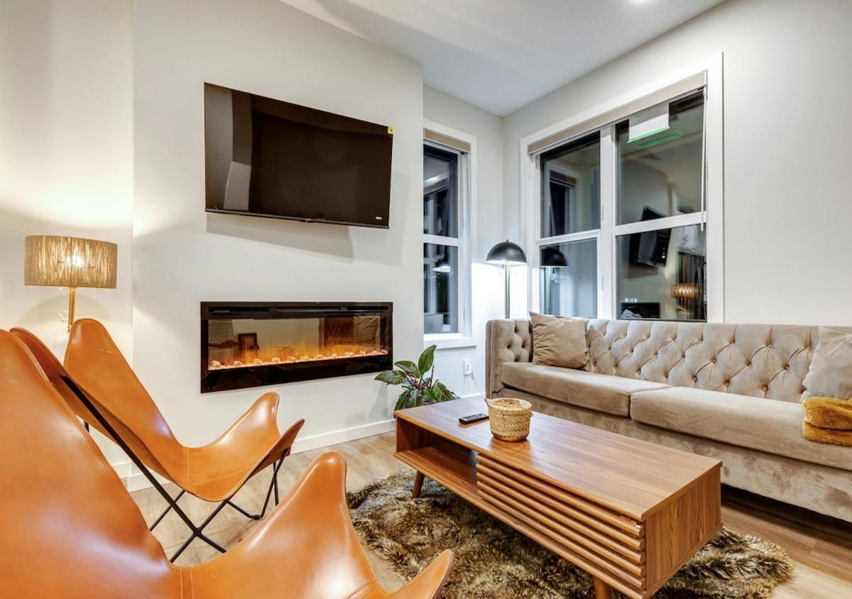 Neutral Living 6beds 4bedrooms And Bonus Room Free Parking