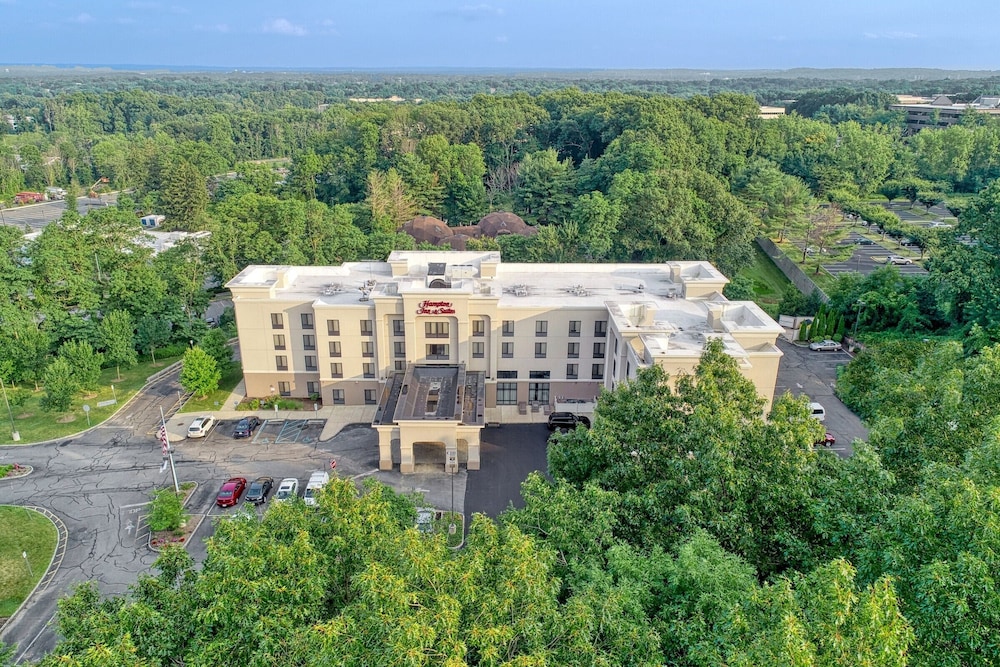 Hampton Inn & Suites Parsippany North - photo 42