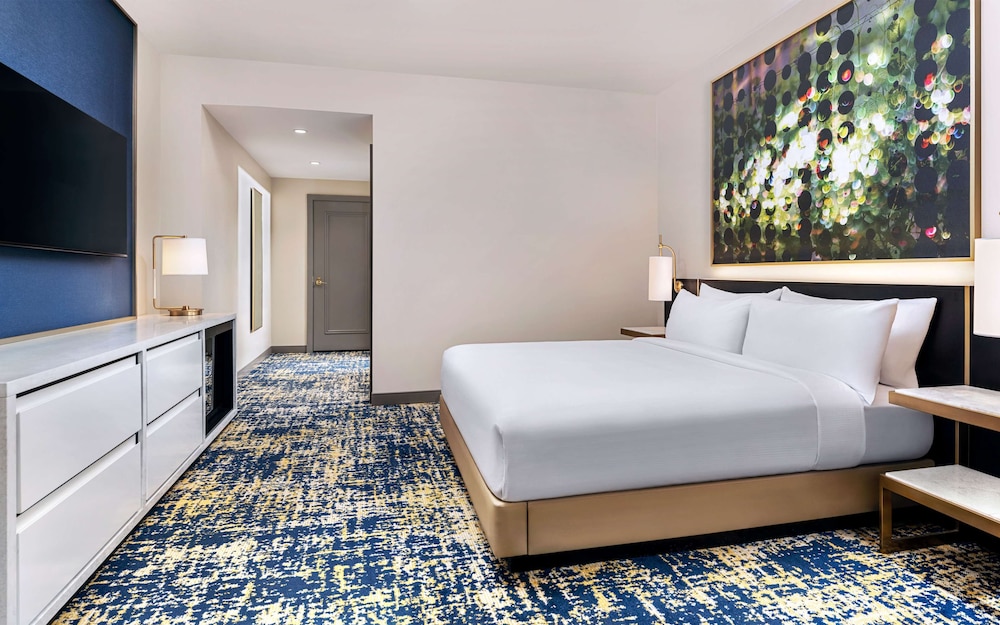 Las Vegas Hilton at Resorts World - photo 9