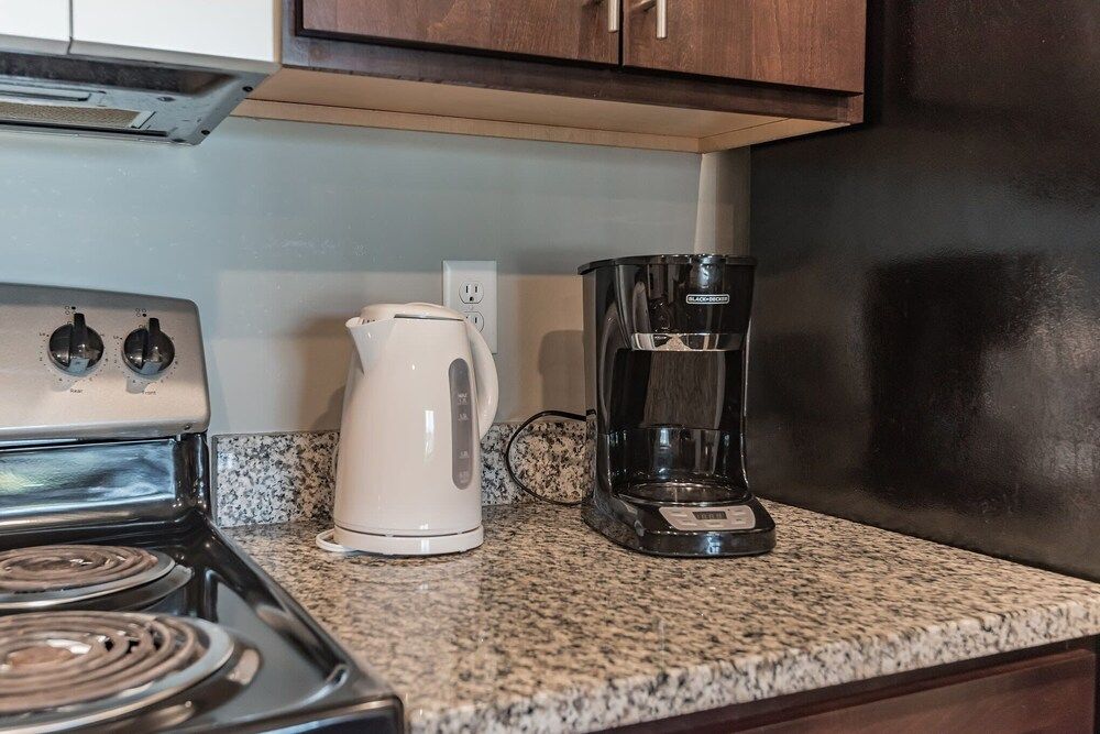 Spacious 2BR Suite Plus Patio Near Iowa State — 4-Star Luxury Hotel in Ames, United States