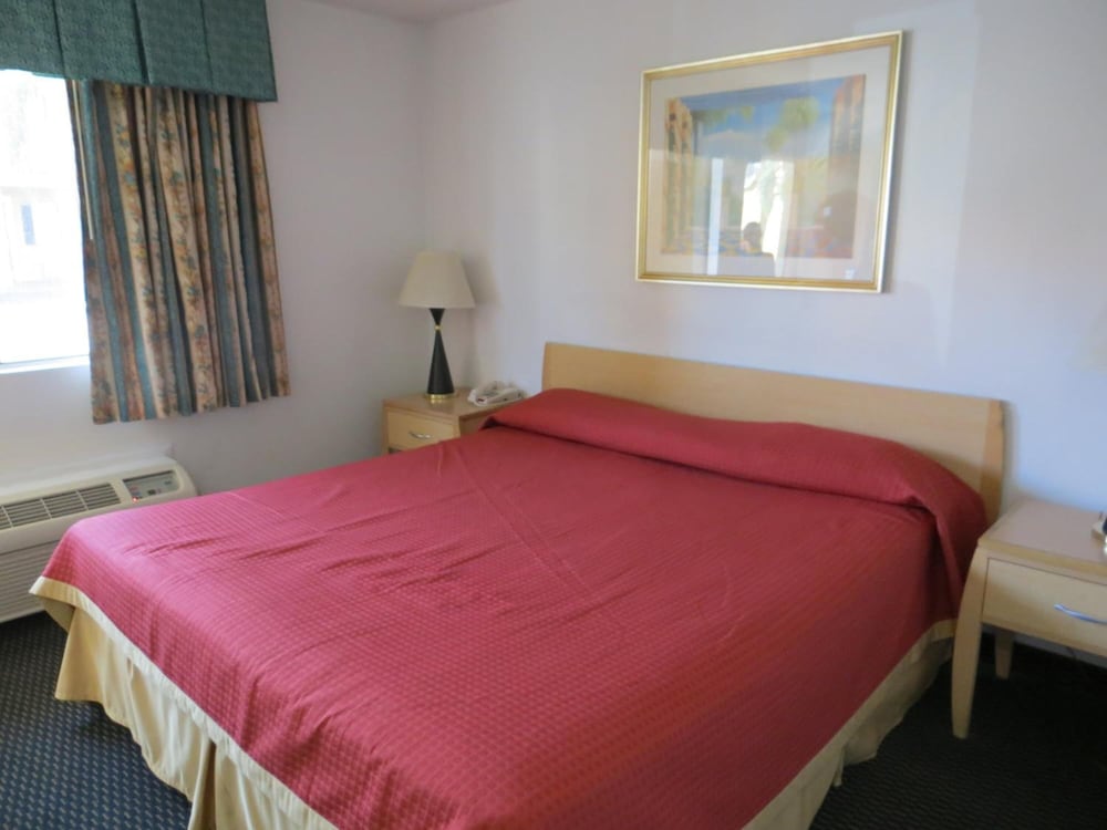 Riverside Inn & Suites - photo 20