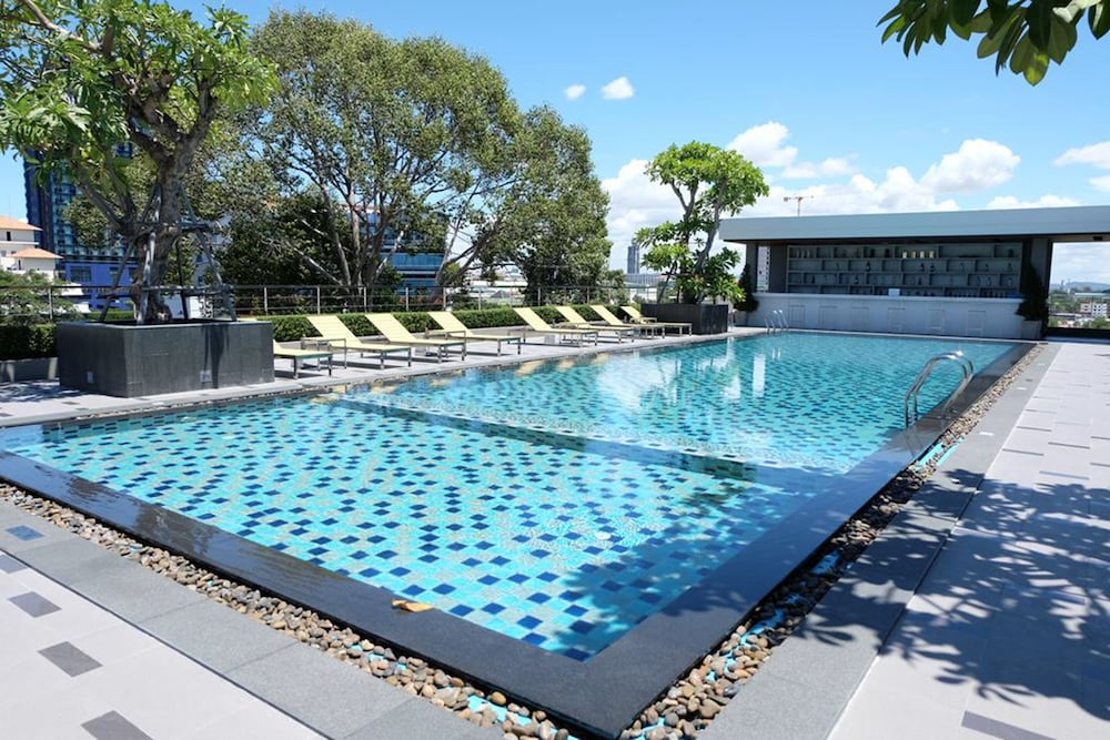 Season Five Hotel — 4-Star Luxury Hotel in Pattaya, Thailand