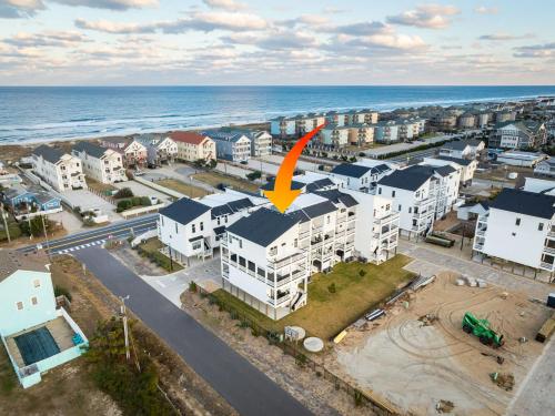 New Build with Rooftop Deck & Panoramic Ocean Views in Kill Devil Hills, United States