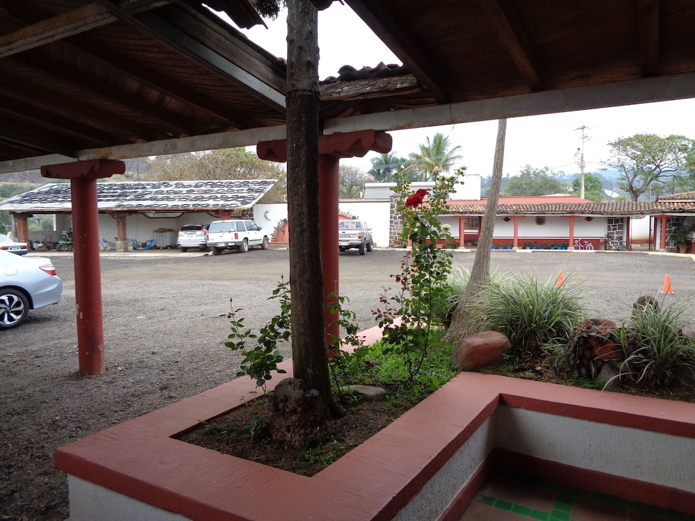 Hotel Campestre Hacienda Caracha — Zirahuen — photo 5