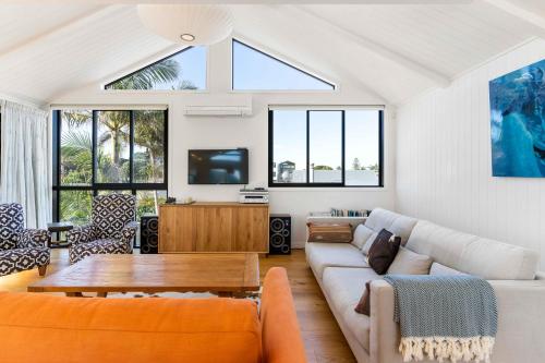 Central Beach Pad Waihi Beach Holiday Home — 4-Star Luxury Hotel in Waihi Beach, New Zealand