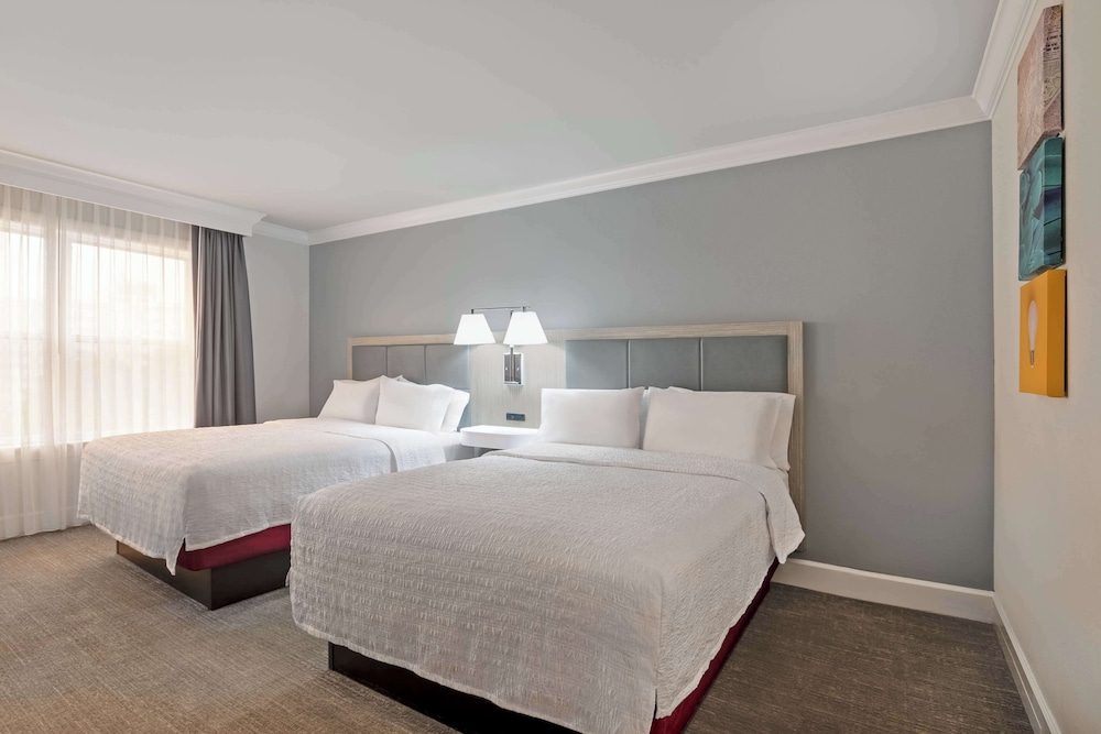 Hampton Inn & Suites Stamford - photo 10