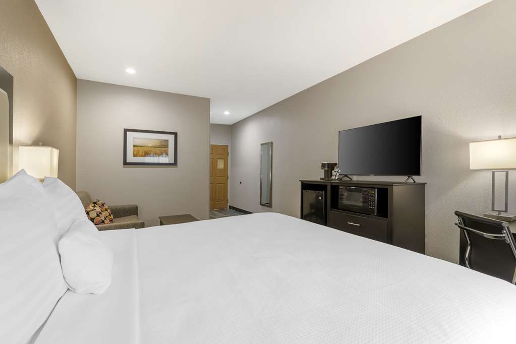 Best Western Plus Des Moines West Inn & Suites - photo 37