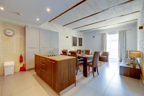 Luxurious 2BR Apartment in Valletta — 4-Star Luxury Hotel in Valletta, Malta