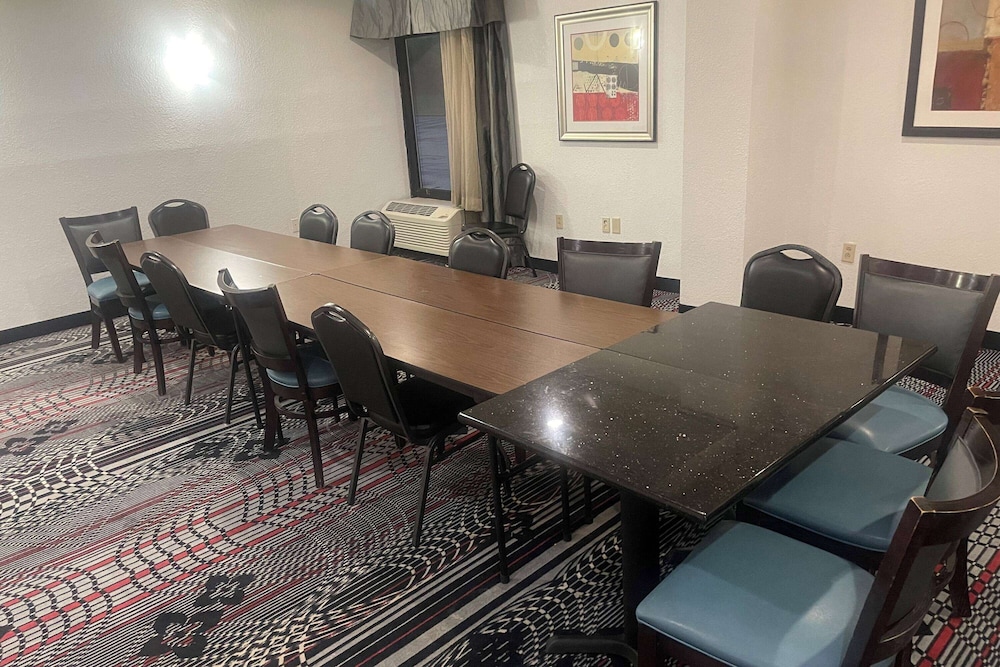 Days Inn by Wyndham Englewood Dayton Airport - photo 28