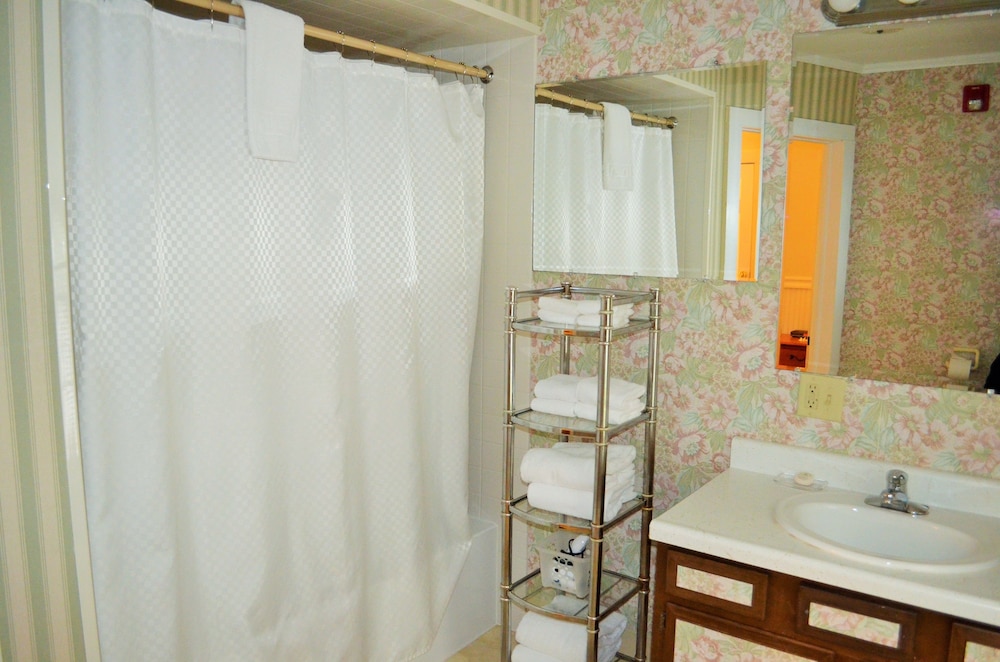 Maple Terrace Motel - photo 46