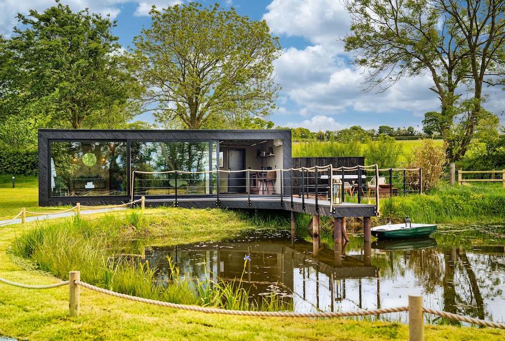 Rusty Boathouse - last minute hotel in Llanarth