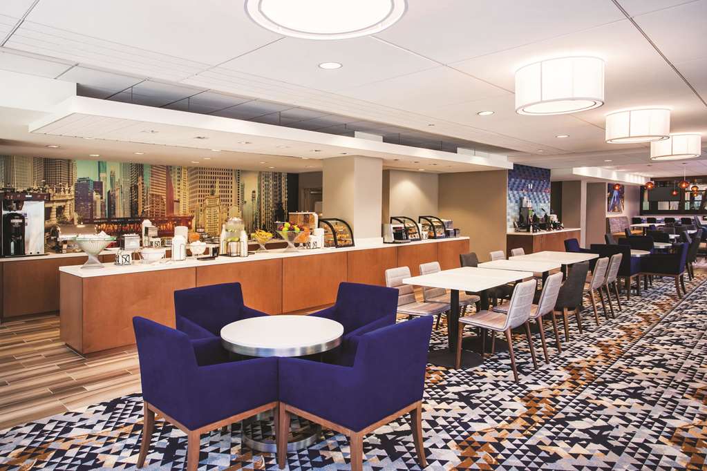 La Quinta Inn & Suites by Wyndham Chicago Downtown - photo 76