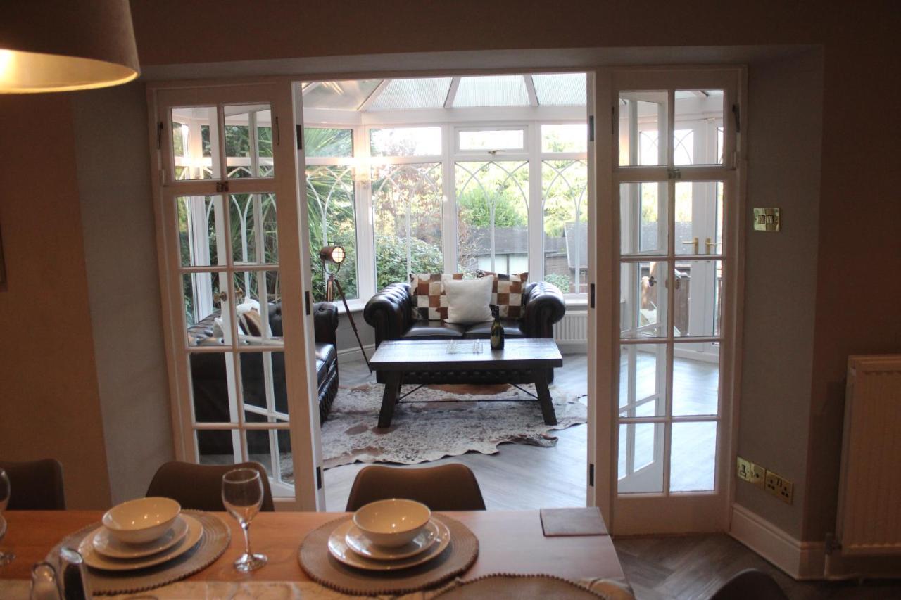 Rural Retreat with Hot Tub Fire Pit & Games Room in Sheffield, United Kingdom