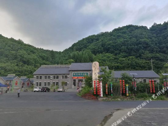 Kuandian Sunqicheng Art gallery Inn — hotel in Kuandian