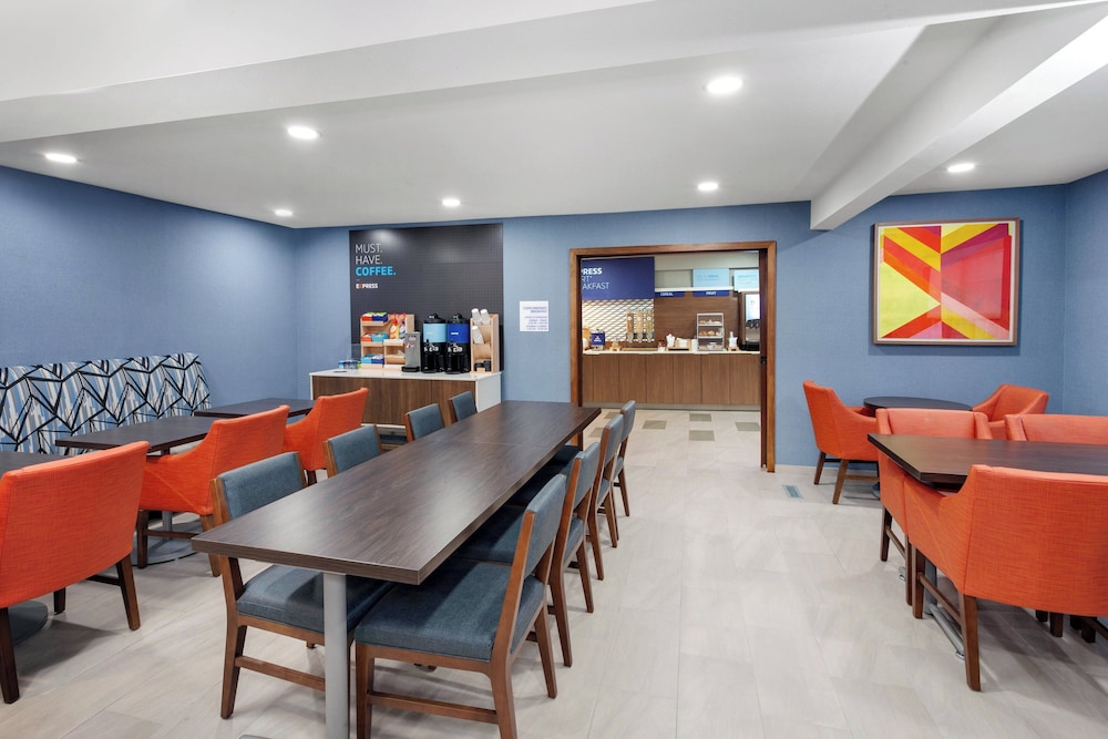 Holiday Inn Express & Suites Port Washington by IHG - photo 46