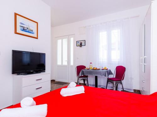 Miracle Apartments Studio Apartment with Terrace and City View