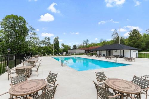 Modern Lake Geneva Condo with Year Round Views — 4-Star Luxury Hotel in Lake Geneva, United States