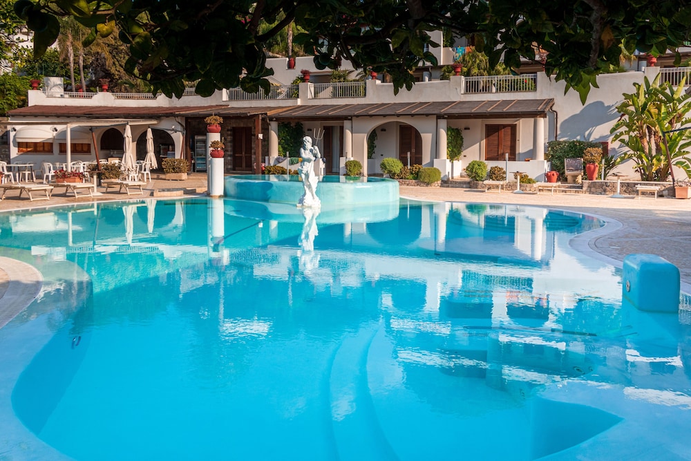 Hotel Tritone - carbon neutral hotel in Lipari