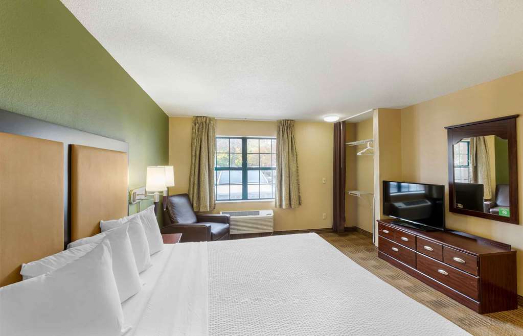 Extended Stay America Select Suites Milwaukee Waukesha - photo 19
