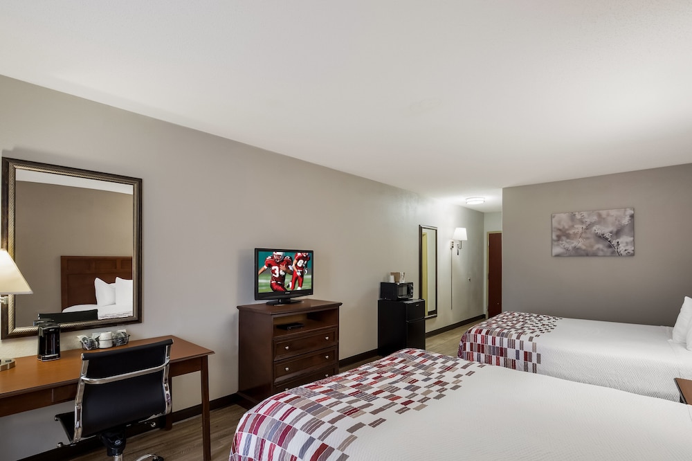 Red Roof Inn & Suites Bloomsburg Mifflinville - photo 5