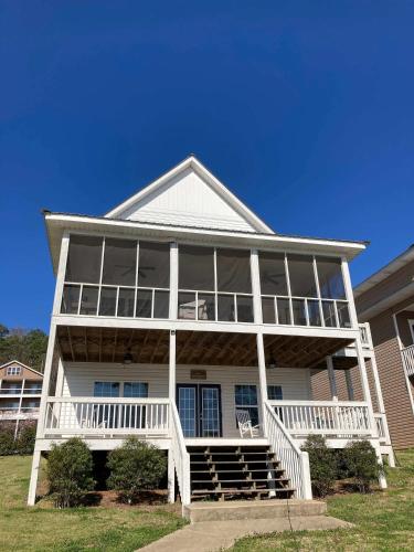 House #46 Grits Carlton Lakefront — 4-Star Luxury Hotel in Centre, United States