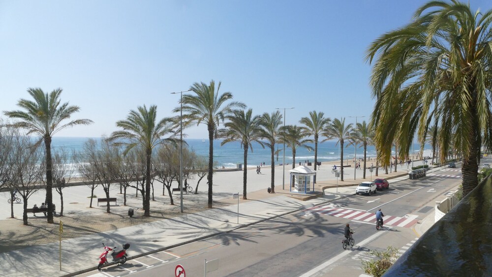 Face à La Mer — 4-Star Luxury Hotel in Calafell, Spain