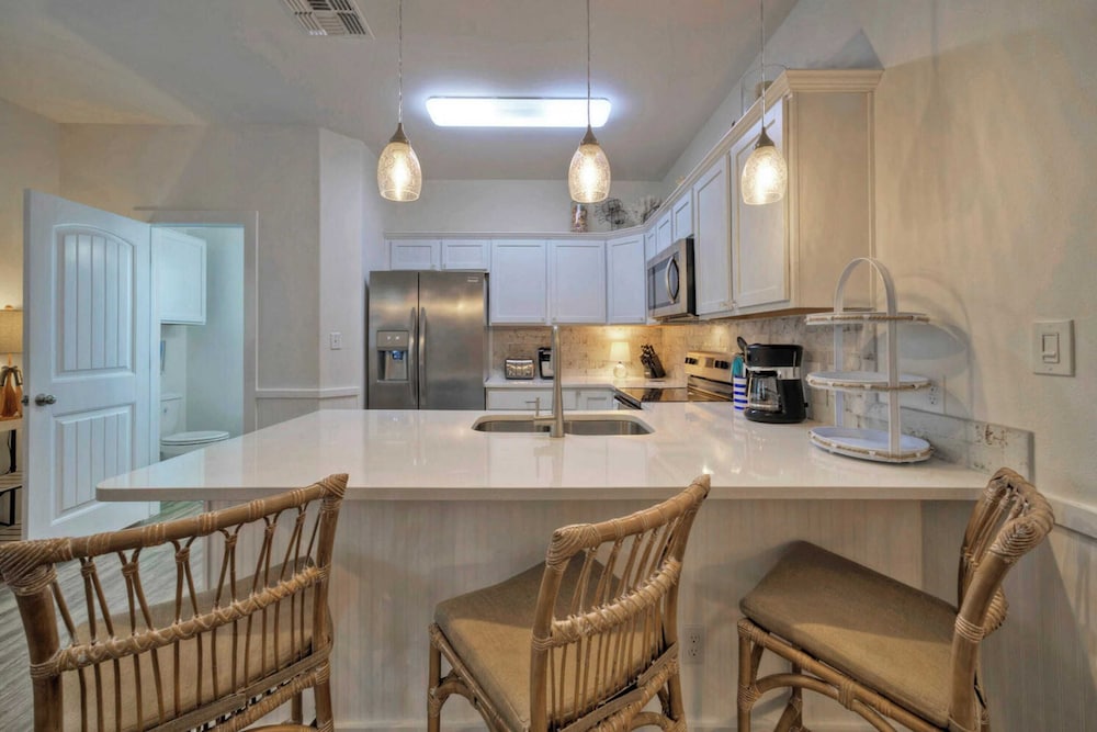 Sleeps 29 3 Homes Beachside Resort Pool Walk to the Beach in Port Aransas, United States