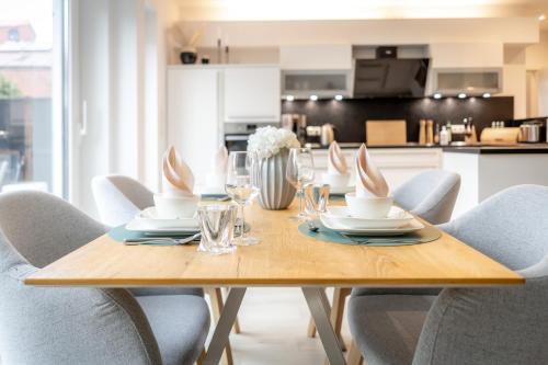 FEWO am Schwanenteich mit Dachterrasse Innenstadt — 4-Star Luxury Hotel in Emden, Germany