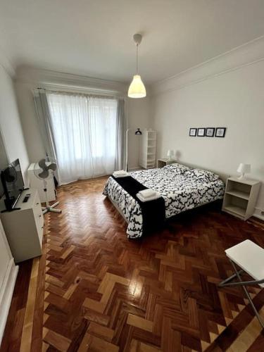 Sólo Habitación Grande Con Balcon