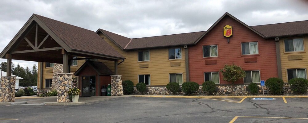 Super 8 By Wyndham Grand Rapids