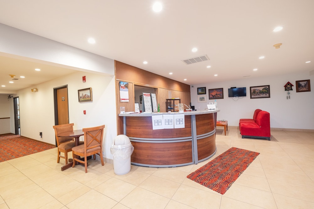 Harlan Inn and Suites - photo 8
