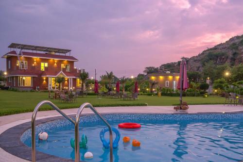 StayVista at Hillside Paradise 4BHK Villa with Jacuzzi kids play area view of Aravalli Hills — 4-Star Luxury Hotel in Sohna, India