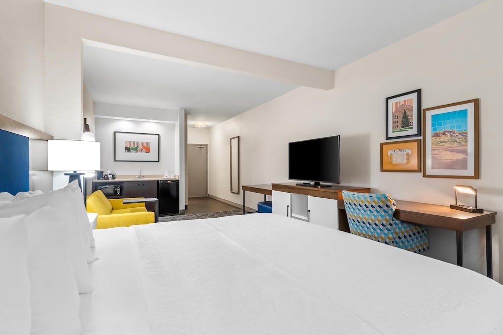 Hampton Inn Laramie - photo 23