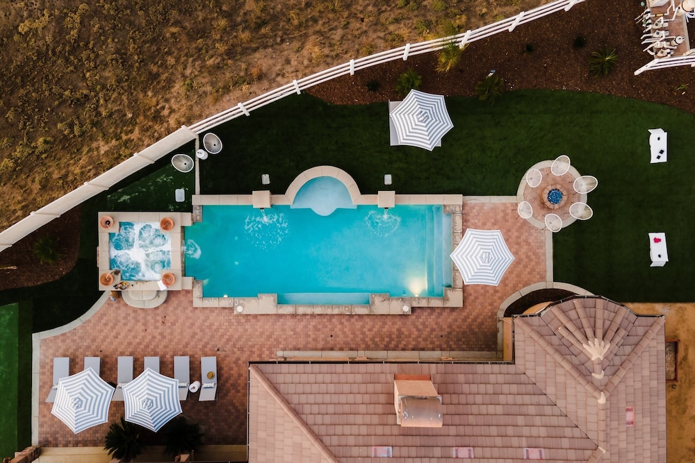 Zinfandel by Avantstay Wine Country Estate w Pool & Mini golf in Temecula, United States