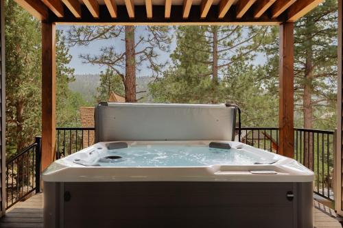 Luxury Ridgecrest Resort 4BR — Big Bear Lake — photo 3