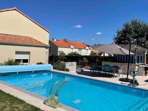 Charmant T3 Prive Avec Vue Et Acces Piscine - carbon neutral hotel in Basse-Goulaine