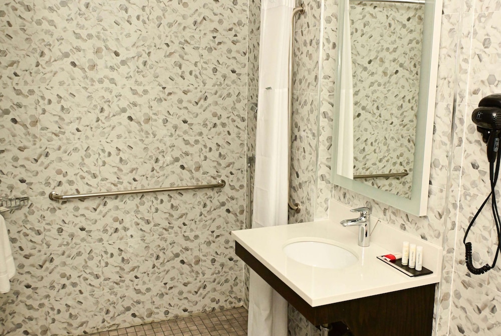 Super 8 by Wyndham Bronx Near Botanical Garden - photo 22