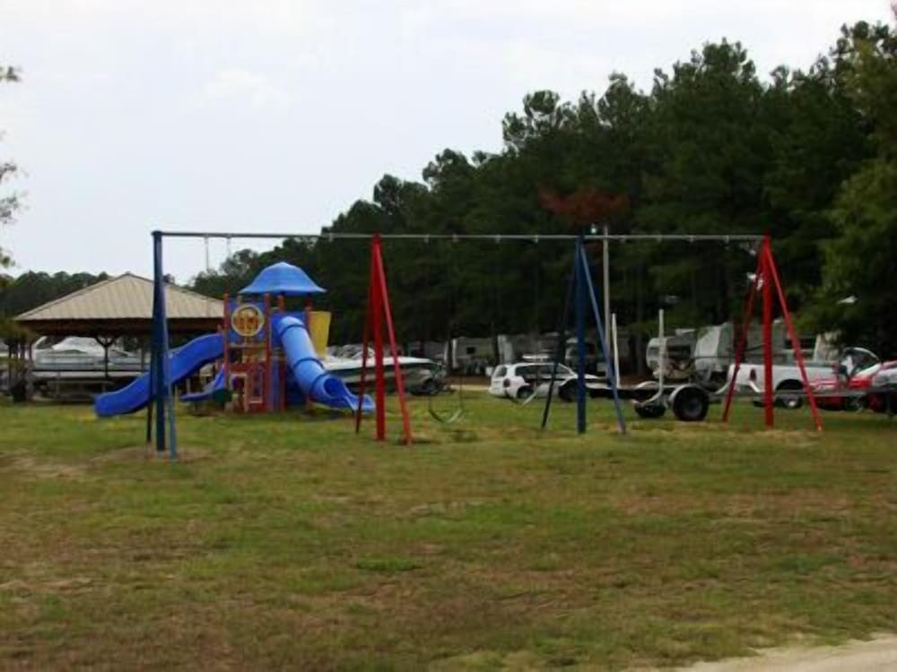 Twin Lakes RV & Camping Resort - photo 13