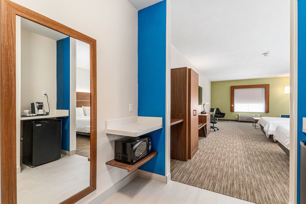 Holiday Inn Express Suites Van Buren Ft Smith Area by IHG - photo 14