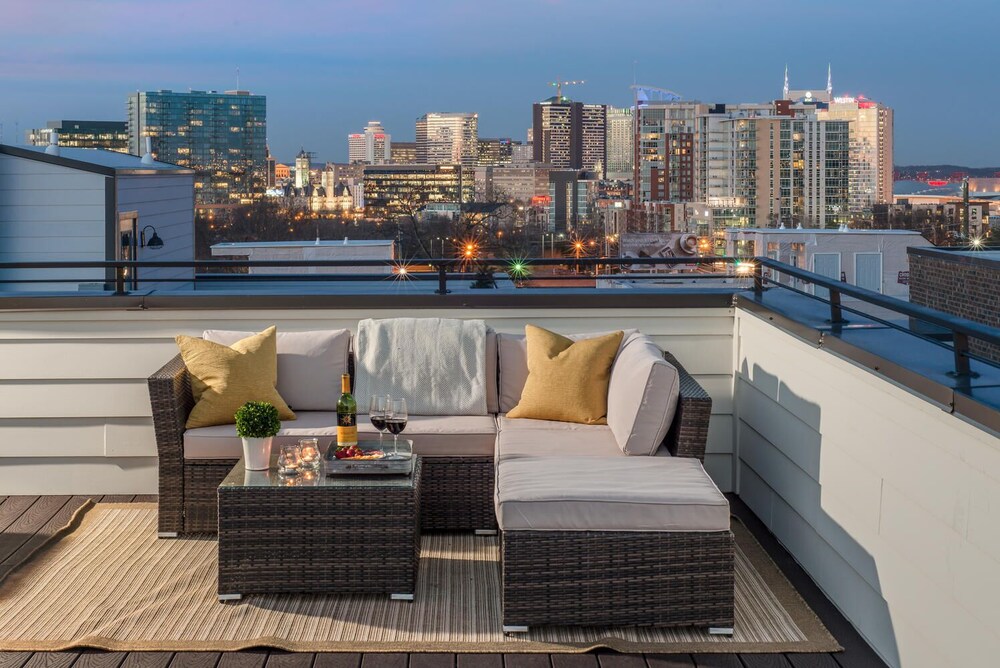 Luxury Home Blocks from Downtown by RedAwning — 4-Star Luxury Hotel in Nashville, United States