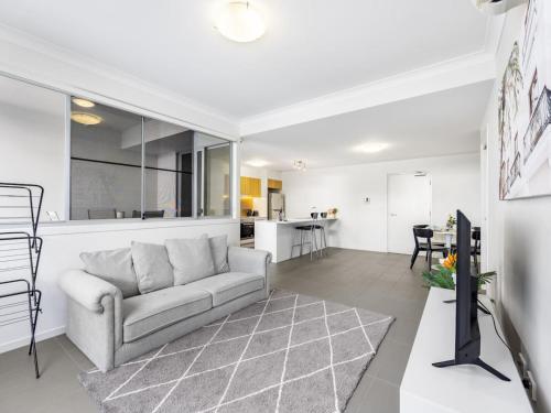 Chic Modern Retreat 1BR Apt w pool Kelvin Grove — 4-Star Luxury Hotel in Brisbane, Australia