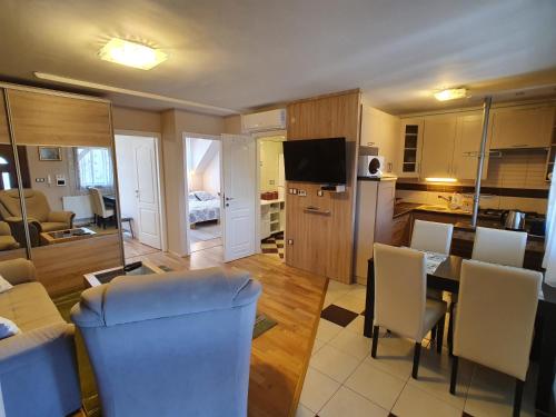 Dorci apartman Nr 178 Biró Tours — 4-Star Luxury Hotel in Keszthely, Hungary