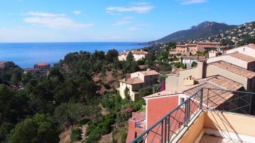 Rochemarine Panoramic - carbon neutral hotel in Unknown City