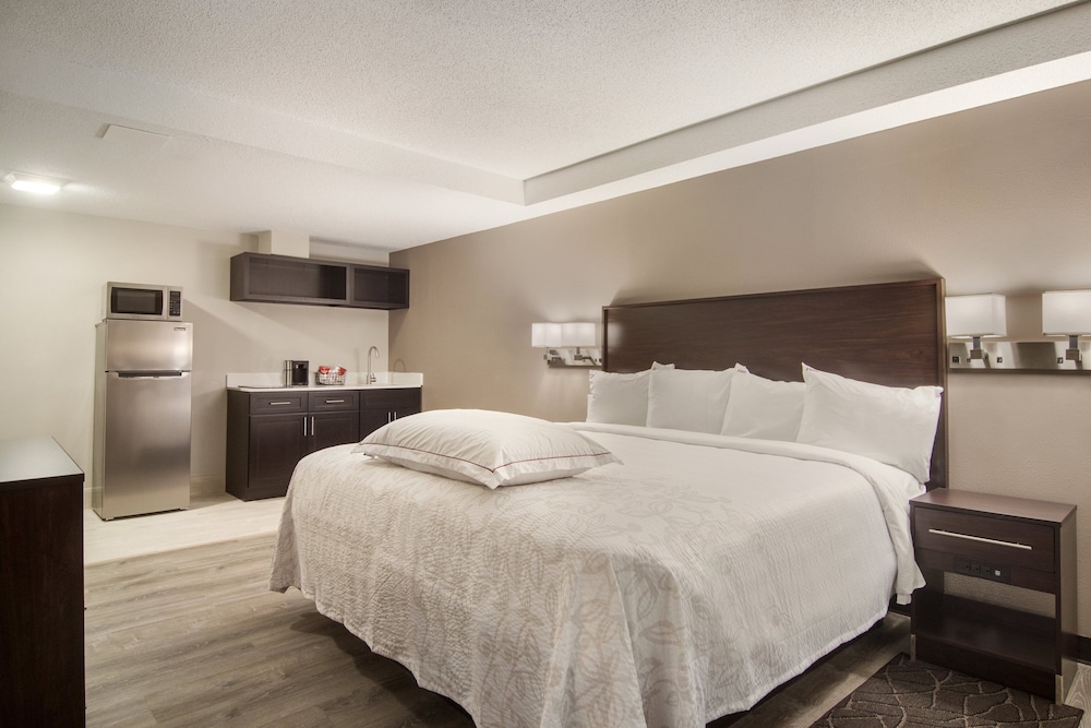 Red Roof Inn Plus & Suites Erie - photo 21